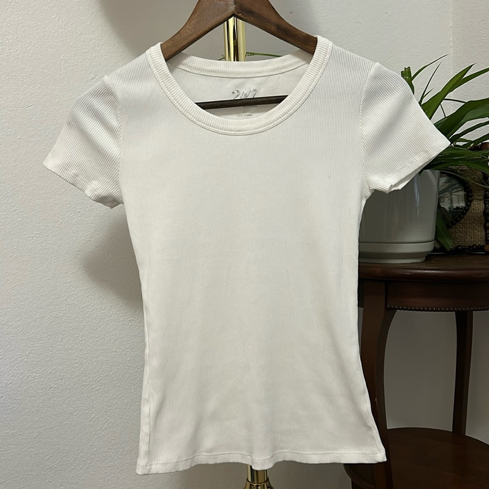 Perfect white t shirt. White ribbed midi t shirt